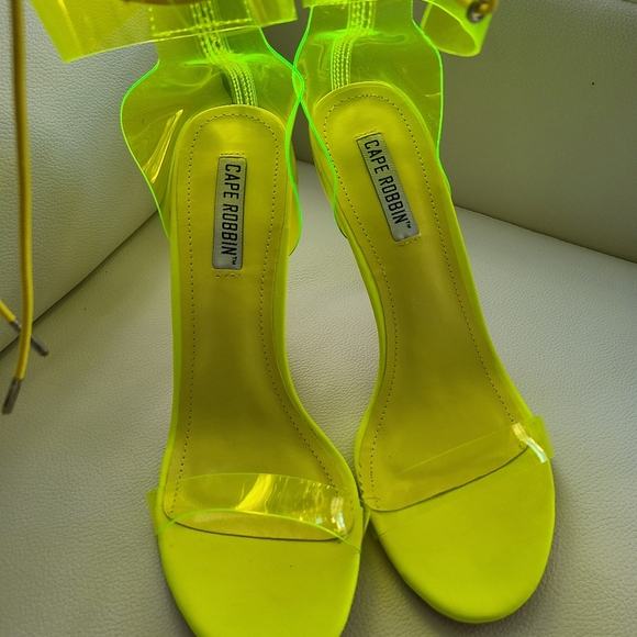 Cape Robbin 💚💛 Neon 💛💚 yellow heels - Picture 3 of 13